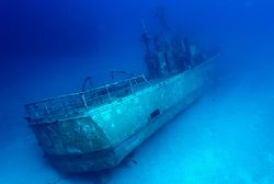 shipwreck, Nassau, Bahamas, Nikon D100 with 12-24mm lens,... by Leon Joubert 